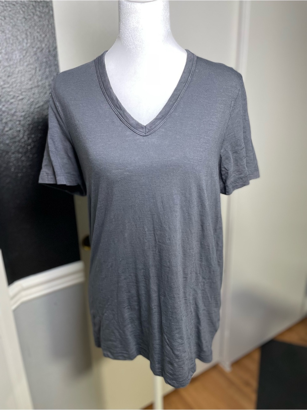 Universal Thread Women's V-Neck Short Sleeve Tee in Charcoal Gray